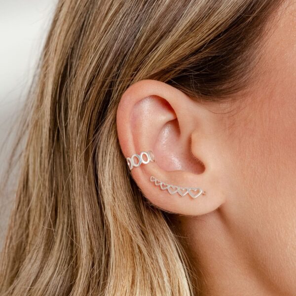 ear-cuff-de-coracoes-lisos-degrade-prata-925-dimitra-joias-modelo.jpg